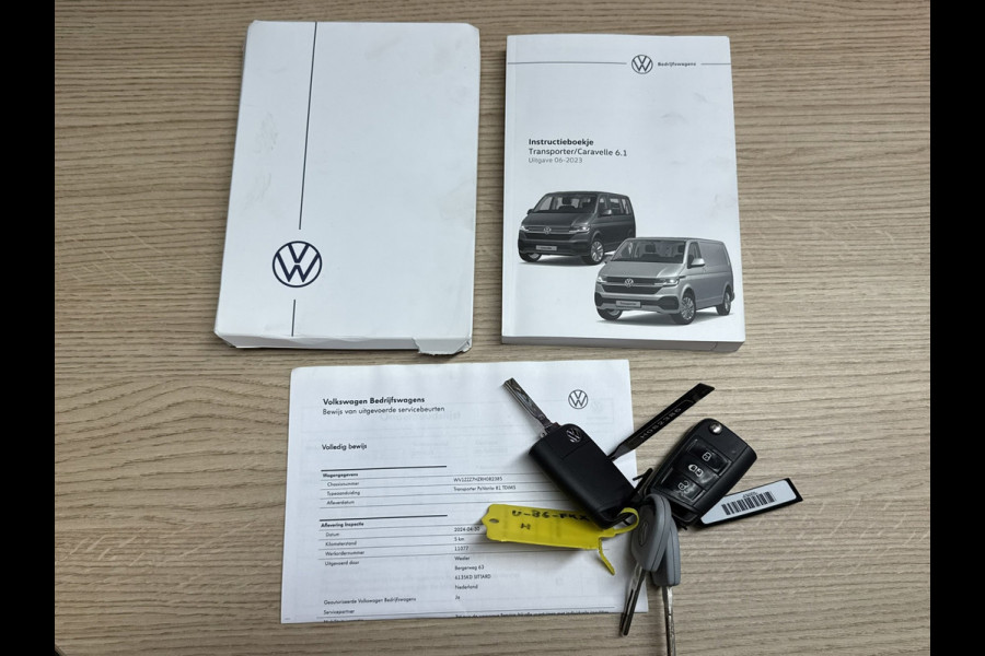 Volkswagen Transporter 2.0 TDI L2H1 28 Highline Trekhaak 3 Zits Pdc v+a Navigatie Cruise Lat om Lat