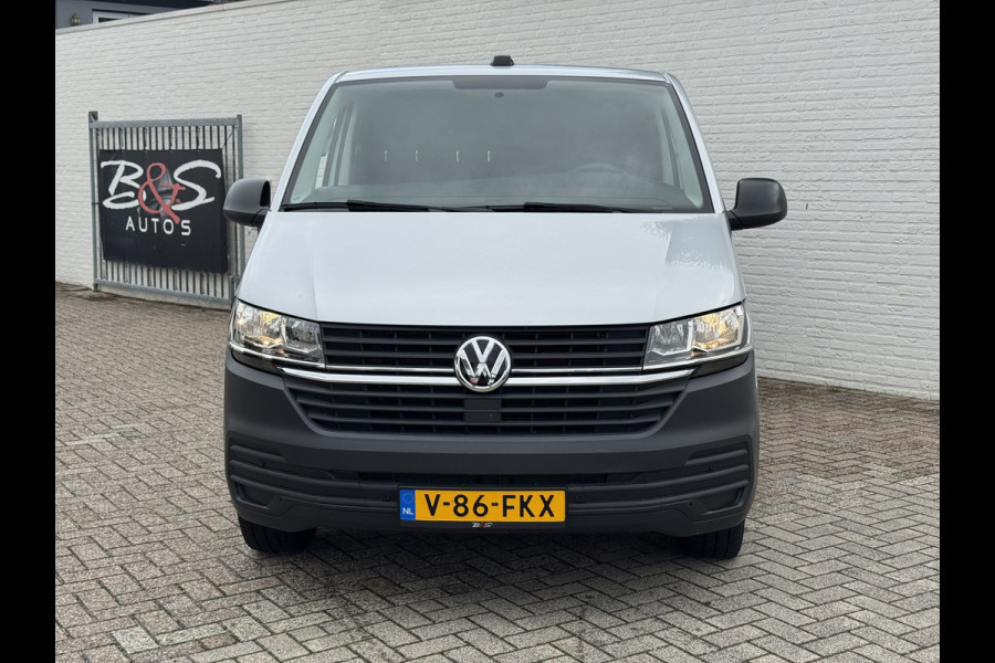 Volkswagen Transporter 2.0 TDI L2H1 28 Highline Trekhaak 3 Zits Pdc v+a Navigatie Cruise Lat om Lat