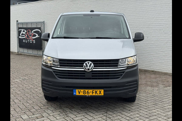Volkswagen Transporter 2.0 TDI L2H1 28 Highline Trekhaak 3 Zits Pdc v+a Navigatie Cruise Lat om Lat