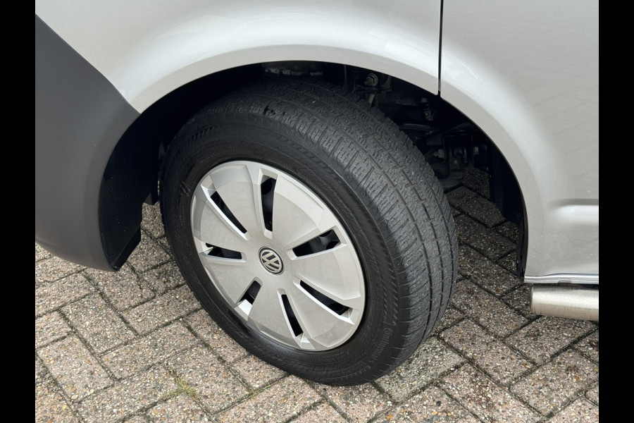 Volkswagen Transporter 2.0 TDI L2H1 28 Highline Trekhaak 3 Zits Pdc v+a Navigatie Cruise Lat om Lat