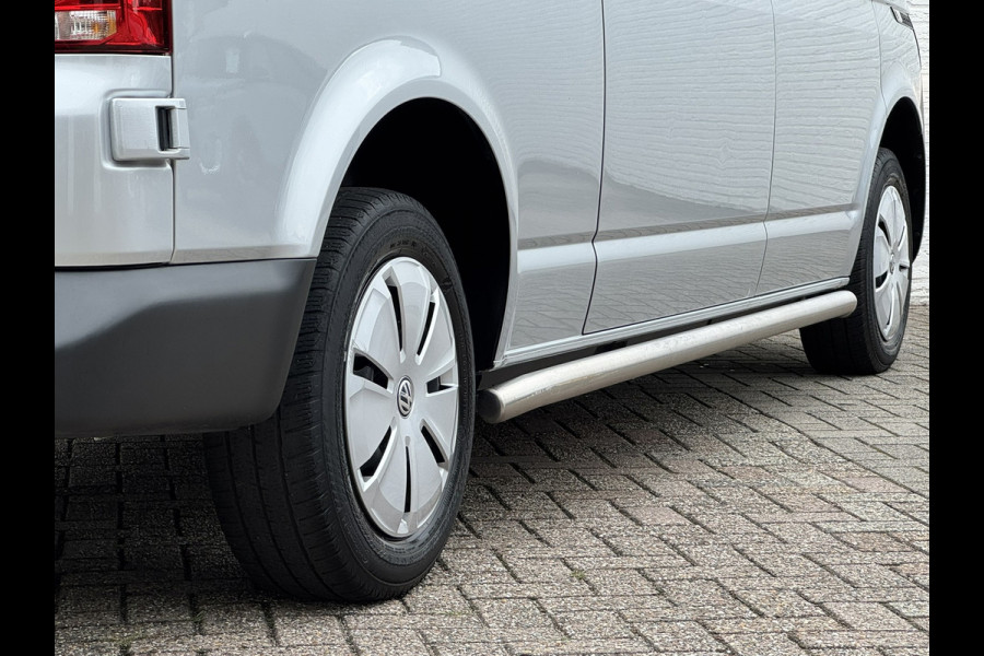 Volkswagen Transporter 2.0 TDI L2H1 28 Highline Trekhaak 3 Zits Pdc v+a Navigatie Cruise Lat om Lat