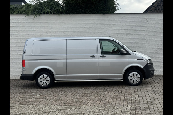 Volkswagen Transporter 2.0 TDI L2H1 28 Highline Trekhaak 3 Zits Pdc v+a Navigatie Cruise Lat om Lat