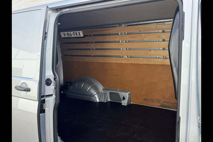 Volkswagen Transporter 2.0 TDI L2H1 28 Highline Trekhaak 3 Zits Pdc v+a Navigatie Cruise Lat om Lat