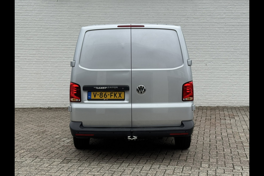 Volkswagen Transporter 2.0 TDI L2H1 28 Highline Trekhaak 3 Zits Pdc v+a Navigatie Cruise Lat om Lat