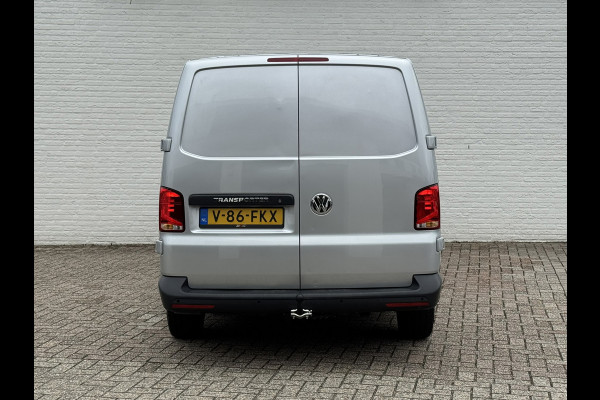 Volkswagen Transporter 2.0 TDI L2H1 28 Highline Trekhaak 3 Zits Pdc v+a Navigatie Cruise Lat om Lat