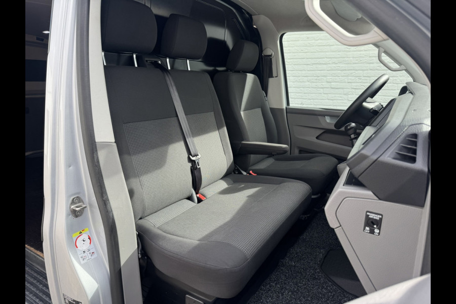 Volkswagen Transporter 2.0 TDI L2H1 28 Highline Trekhaak 3 Zits Pdc v+a Navigatie Cruise Lat om Lat
