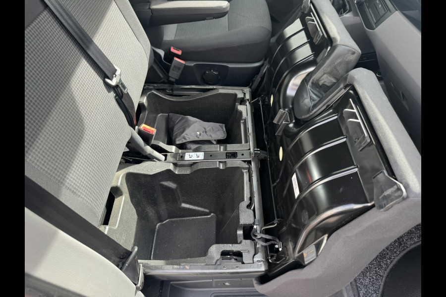 Volkswagen Transporter 2.0 TDI L2H1 28 Highline Trekhaak 3 Zits Pdc v+a Navigatie Cruise Lat om Lat