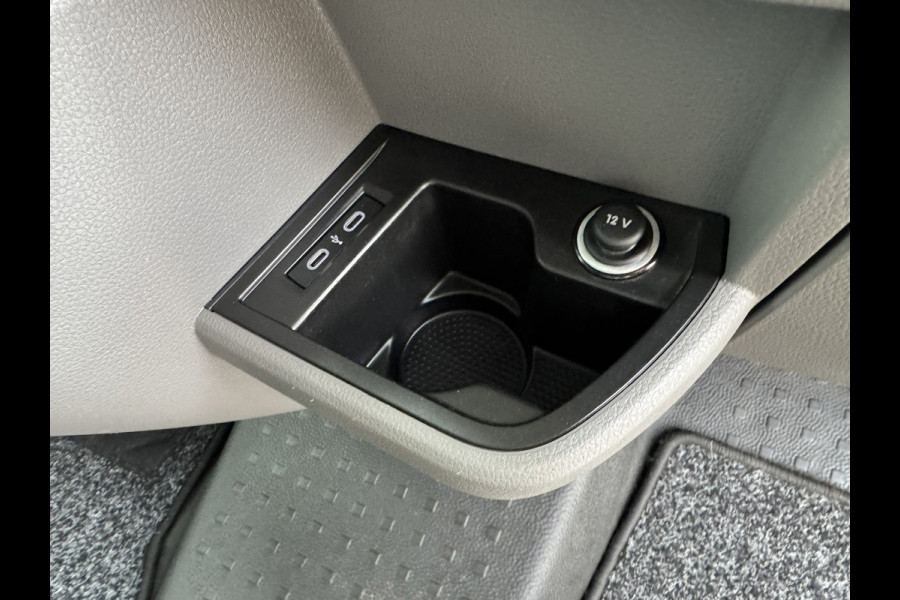 Volkswagen Transporter 2.0 TDI L2H1 28 Highline Trekhaak 3 Zits Pdc v+a Navigatie Cruise Lat om Lat