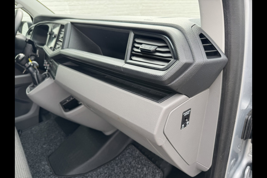 Volkswagen Transporter 2.0 TDI L2H1 28 Highline Trekhaak 3 Zits Pdc v+a Navigatie Cruise Lat om Lat