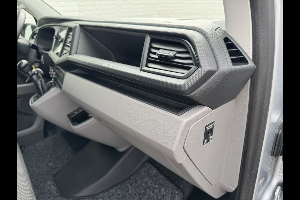 Volkswagen Transporter 2.0 TDI L2H1 28 Highline Trekhaak 3 Zits Pdc v+a Navigatie Cruise Lat om Lat