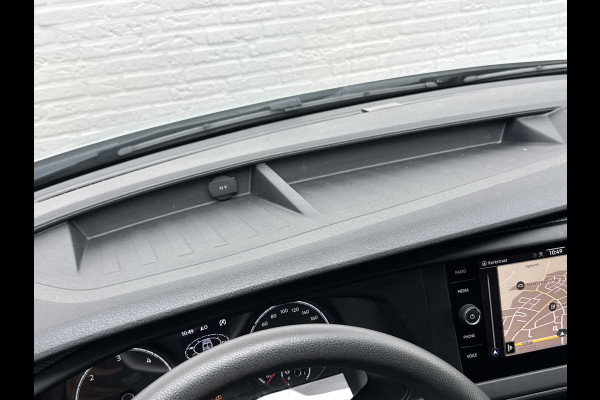 Volkswagen Transporter 2.0 TDI L2H1 28 Highline Trekhaak 3 Zits Pdc v+a Navigatie Cruise Lat om Lat