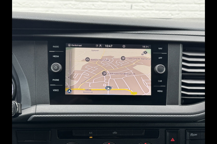 Volkswagen Transporter 2.0 TDI L2H1 28 Highline Trekhaak 3 Zits Pdc v+a Navigatie Cruise Lat om Lat