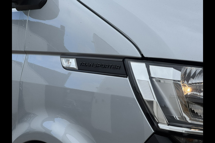Volkswagen Transporter 2.0 TDI L2H1 28 Highline Trekhaak 3 Zits Pdc v+a Navigatie Cruise Lat om Lat