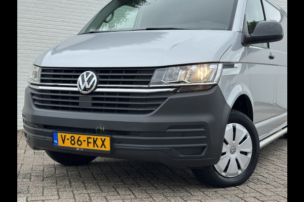 Volkswagen Transporter 2.0 TDI L2H1 28 Highline Trekhaak 3 Zits Pdc v+a Navigatie Cruise Lat om Lat