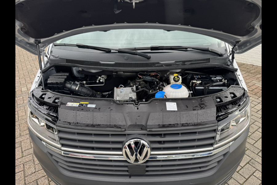 Volkswagen Transporter 2.0 TDI L2H1 28 Highline Trekhaak 3 Zits Pdc v+a Navigatie Cruise Lat om Lat