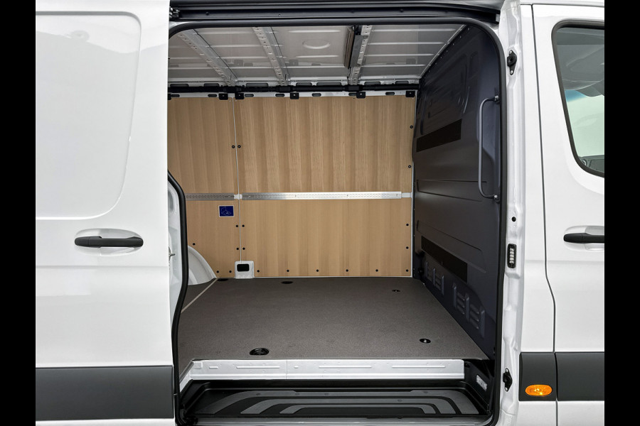 Mercedes-Benz Sprinter 319 CDI L2H1 Pro Led Trekhaak Navigatie Parkeerpakket Carplay Betimmering BPM vrij Stoelverwarming