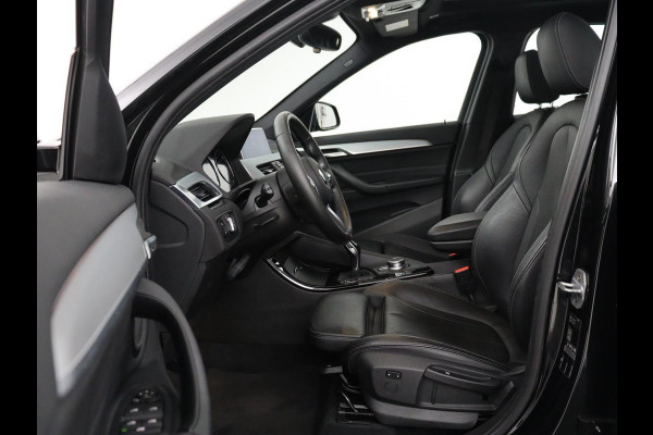 BMW X1 sDrive18i High Executive | Panoramadak | Leder | Stoelverwarming | Cruise control | Head-up | Navigatie | Bluetooth | Interieurverlichting | Elektrische achterklep | Trekhaak