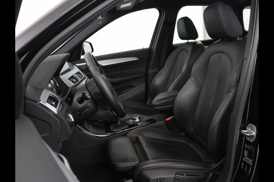 BMW X1 sDrive18i High Executive | Panoramadak | Leder | Stoelverwarming | Cruise control | Head-up | Navigatie | Bluetooth | Interieurverlichting | Elektrische achterklep | Trekhaak