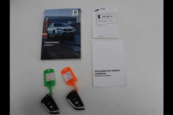BMW X1 sDrive18i High Executive | Panoramadak | Leder | Stoelverwarming | Cruise control | Head-up | Navigatie | Bluetooth | Interieurverlichting | Elektrische achterklep | Trekhaak