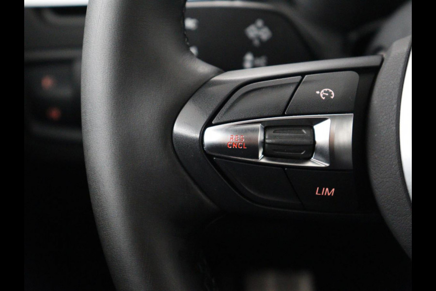 BMW X1 sDrive18i High Executive | Panoramadak | Leder | Stoelverwarming | Cruise control | Head-up | Navigatie | Bluetooth | Interieurverlichting | Elektrische achterklep | Trekhaak