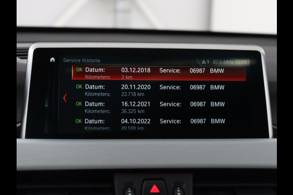 BMW X1 sDrive18i High Executive | Panoramadak | Leder | Stoelverwarming | Cruise control | Head-up | Navigatie | Bluetooth | Interieurverlichting | Elektrische achterklep | Trekhaak