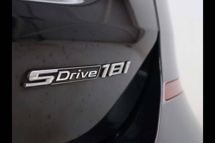 BMW X1 sDrive18i High Executive | Panoramadak | Leder | Stoelverwarming | Cruise control | Head-up | Navigatie | Bluetooth | Interieurverlichting | Elektrische achterklep | Trekhaak
