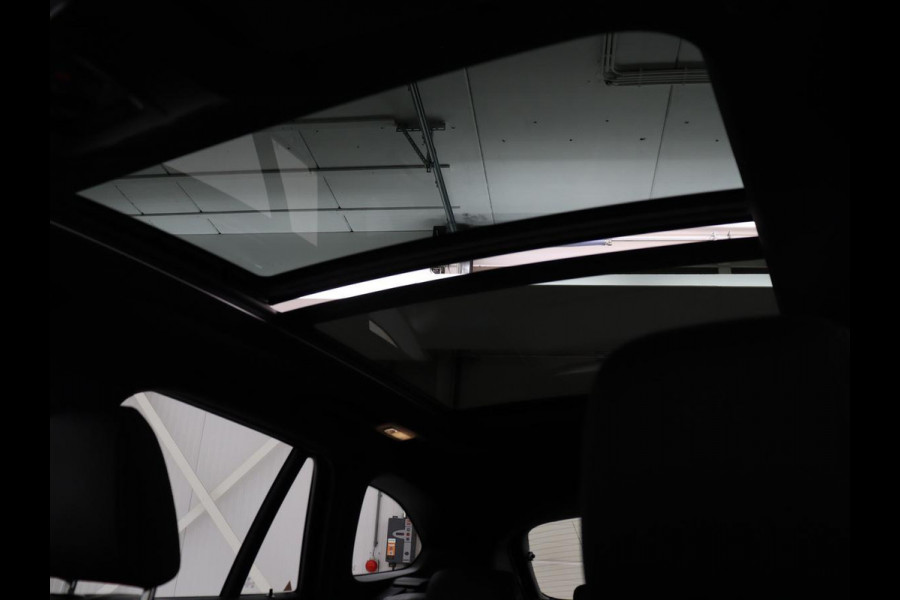 BMW X1 sDrive18i High Executive | Panoramadak | Leder | Stoelverwarming | Cruise control | Head-up | Navigatie | Bluetooth | Interieurverlichting | Elektrische achterklep | Trekhaak