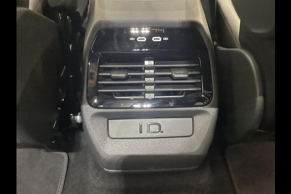 Volkswagen ID.4 Pro Limited Edition 77 kWh Navigatie Apple Carplay/Android Auto Keyless PDC V+A Climate Control DAB+ Lane Assist Adaptieve Cruise control Velours / Alcantara bekleding 19" Lichtmetalen Velgen