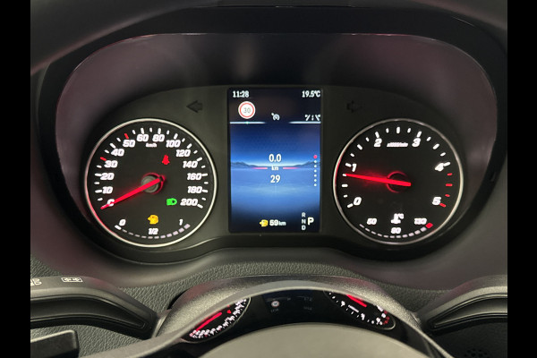 Mercedes-Benz Sprinter 317 CDI L2H2 30 JAAR EDITION Leder Vanstep Trekhaak 3500kg Navigatie Led MAK Safari Trekhaak