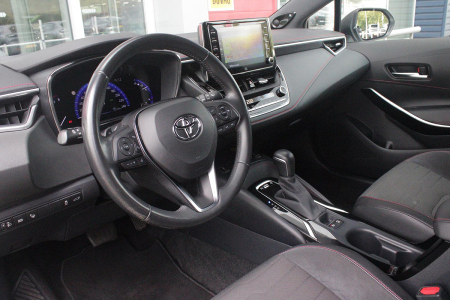 Toyota Corolla Touring Sports 2.0 Hybrid 180PK AUTOMAAT EXECUTIVE JBL | STOEL VERWARMING | DODEHOEK DETECTIE | NAVIGATIE | APPLE CARPLAY/ANDROID AUTO | CLIMATE CONTROL | ADAPTIVE CRUISE CONTROL | FULL LED KOPLAMPEN | KEYLESS ENTRY/START | ALL SEASON BANDEN | 18" LICHTMETALEN VELGEN | DAB+ RADIO | JBL AUDIO SSTEM | ELEKTRISCH BEDIENBARE ACHTERKLEP | ACHTERUITRIJ CAMERA | PARKEERSENSOREN VOOR + ACHTER | DRAADLOZE TELEFOONLADER | HEAD UP DISPLAY |