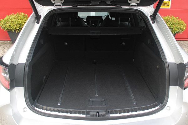 Toyota Corolla Touring Sports 2.0 Hybrid 180PK AUTOMAAT EXECUTIVE JBL | STOEL VERWARMING | DODEHOEK DETECTIE | NAVIGATIE | APPLE CARPLAY/ANDROID AUTO | CLIMATE CONTROL | ADAPTIVE CRUISE CONTROL | FULL LED KOPLAMPEN | KEYLESS ENTRY/START | ALL SEASON BANDEN | 18" LICHTMETALEN VELGEN | DAB+ RADIO | JBL AUDIO SSTEM | ELEKTRISCH BEDIENBARE ACHTERKLEP | ACHTERUITRIJ CAMERA | PARKEERSENSOREN VOOR + ACHTER | DRAADLOZE TELEFOONLADER | HEAD UP DISPLAY |