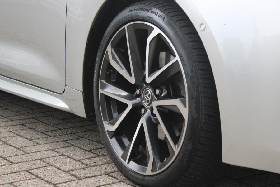 Toyota Corolla Touring Sports 2.0 Hybrid 180PK AUTOMAAT EXECUTIVE JBL | STOEL VERWARMING | DODEHOEK DETECTIE | NAVIGATIE | APPLE CARPLAY/ANDROID AUTO | CLIMATE CONTROL | ADAPTIVE CRUISE CONTROL | FULL LED KOPLAMPEN | KEYLESS ENTRY/START | ALL SEASON BANDEN | 18" LICHTMETALEN VELGEN | DAB+ RADIO | JBL AUDIO SSTEM | ELEKTRISCH BEDIENBARE ACHTERKLEP | ACHTERUITRIJ CAMERA | PARKEERSENSOREN VOOR + ACHTER | DRAADLOZE TELEFOONLADER | HEAD UP DISPLAY |