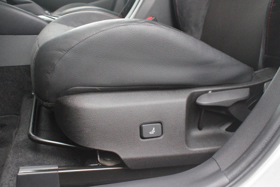 Toyota Corolla Touring Sports 2.0 Hybrid 180PK AUTOMAAT EXECUTIVE JBL | STOEL VERWARMING | DODEHOEK DETECTIE | NAVIGATIE | APPLE CARPLAY/ANDROID AUTO | CLIMATE CONTROL | ADAPTIVE CRUISE CONTROL | FULL LED KOPLAMPEN | KEYLESS ENTRY/START | ALL SEASON BANDEN | 18" LICHTMETALEN VELGEN | DAB+ RADIO | JBL AUDIO SSTEM | ELEKTRISCH BEDIENBARE ACHTERKLEP | ACHTERUITRIJ CAMERA | PARKEERSENSOREN VOOR + ACHTER | DRAADLOZE TELEFOONLADER | HEAD UP DISPLAY |