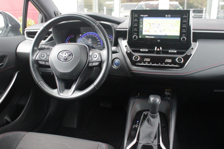 Toyota Corolla Touring Sports 2.0 Hybrid 180PK AUTOMAAT EXECUTIVE JBL | STOEL VERWARMING | DODEHOEK DETECTIE | NAVIGATIE | APPLE CARPLAY/ANDROID AUTO | CLIMATE CONTROL | ADAPTIVE CRUISE CONTROL | FULL LED KOPLAMPEN | KEYLESS ENTRY/START | ALL SEASON BANDEN | 18" LICHTMETALEN VELGEN | DAB+ RADIO | JBL AUDIO SSTEM | ELEKTRISCH BEDIENBARE ACHTERKLEP | ACHTERUITRIJ CAMERA | PARKEERSENSOREN VOOR + ACHTER | DRAADLOZE TELEFOONLADER | HEAD UP DISPLAY |
