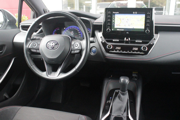 Toyota Corolla Touring Sports 2.0 Hybrid 180PK AUTOMAAT EXECUTIVE JBL | STOEL VERWARMING | DODEHOEK DETECTIE | NAVIGATIE | APPLE CARPLAY/ANDROID AUTO | CLIMATE CONTROL | ADAPTIVE CRUISE CONTROL | FULL LED KOPLAMPEN | KEYLESS ENTRY/START | ALL SEASON BANDEN | 18" LICHTMETALEN VELGEN | DAB+ RADIO | JBL AUDIO SSTEM | ELEKTRISCH BEDIENBARE ACHTERKLEP | ACHTERUITRIJ CAMERA | PARKEERSENSOREN VOOR + ACHTER | DRAADLOZE TELEFOONLADER | HEAD UP DISPLAY |