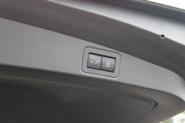 Toyota Corolla Touring Sports 2.0 Hybrid 180PK AUTOMAAT EXECUTIVE JBL | STOEL VERWARMING | DODEHOEK DETECTIE | NAVIGATIE | APPLE CARPLAY/ANDROID AUTO | CLIMATE CONTROL | ADAPTIVE CRUISE CONTROL | FULL LED KOPLAMPEN | KEYLESS ENTRY/START | ALL SEASON BANDEN | 18" LICHTMETALEN VELGEN | DAB+ RADIO | JBL AUDIO SSTEM | ELEKTRISCH BEDIENBARE ACHTERKLEP | ACHTERUITRIJ CAMERA | PARKEERSENSOREN VOOR + ACHTER | DRAADLOZE TELEFOONLADER | HEAD UP DISPLAY |