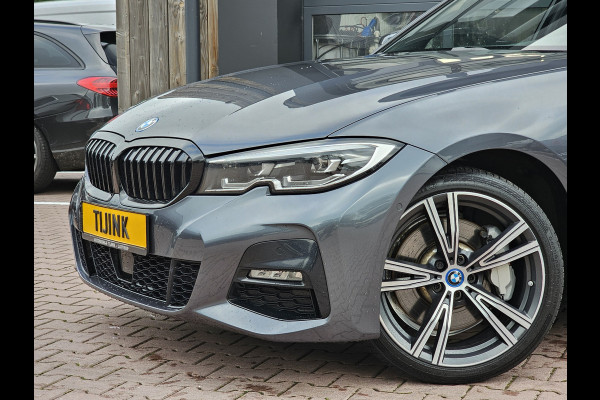 BMW 3 Serie Touring 330e M-Sport Touring Plus | LED | Pano | Trekhaak | Stoelverwarming | Shadow-Line | Park Assist | Driving Assistant | Vol |