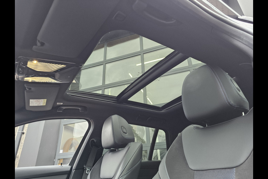 BMW 3 Serie Touring 330e M-Sport Touring Plus | LED | Pano | Trekhaak | Stoelverwarming | Shadow-Line | Park Assist | Driving Assistant | Vol |