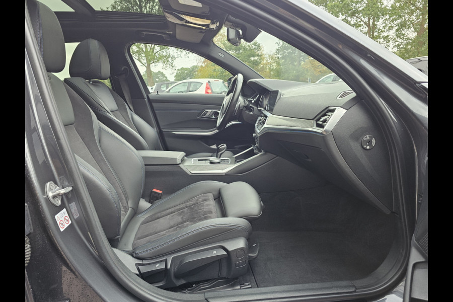 BMW 3 Serie Touring 330e M-Sport Touring Plus | LED | Pano | Trekhaak | Stoelverwarming | Shadow-Line | Park Assist | Driving Assistant | Vol |