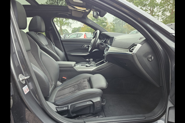 BMW 3 Serie Touring 330e M-Sport Touring Plus | LED | Pano | Trekhaak | Stoelverwarming | Shadow-Line | Park Assist | Driving Assistant | Vol |