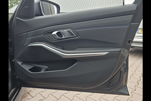 BMW 3 Serie Touring 330e M-Sport Touring Plus | LED | Pano | Trekhaak | Stoelverwarming | Shadow-Line | Park Assist | Driving Assistant | Vol |