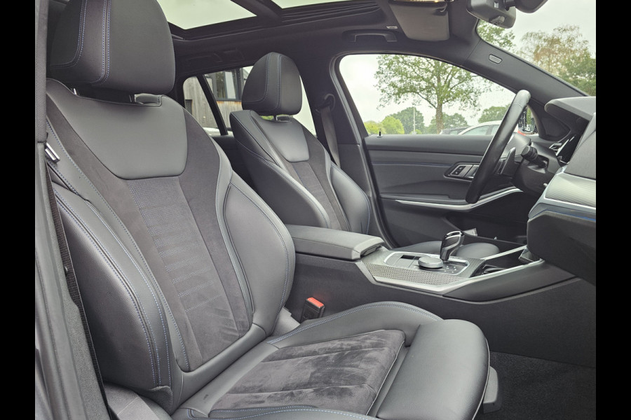 BMW 3 Serie Touring 330e M-Sport Touring Plus | LED | Pano | Trekhaak | Stoelverwarming | Shadow-Line | Park Assist | Driving Assistant | Vol |