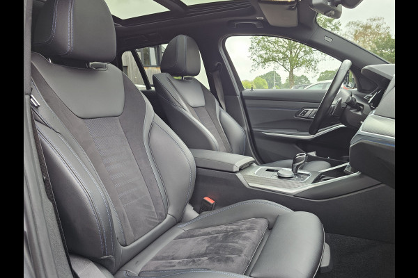 BMW 3 Serie Touring 330e M-Sport Touring Plus | LED | Pano | Trekhaak | Stoelverwarming | Shadow-Line | Park Assist | Driving Assistant | Vol |