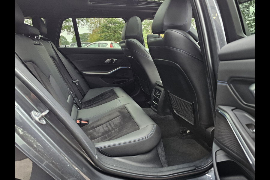 BMW 3 Serie Touring 330e M-Sport Touring Plus | LED | Pano | Trekhaak | Stoelverwarming | Shadow-Line | Park Assist | Driving Assistant | Vol |