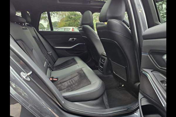 BMW 3 Serie Touring 330e M-Sport Touring Plus | LED | Pano | Trekhaak | Stoelverwarming | Shadow-Line | Park Assist | Driving Assistant | Vol |
