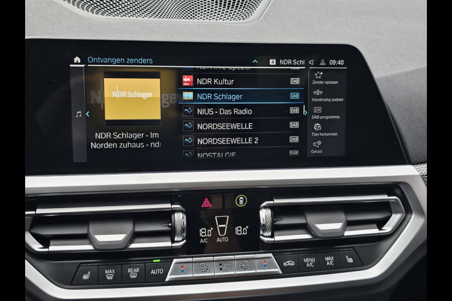 BMW 3 Serie Touring 330e M-Sport Touring Plus | LED | Pano | Trekhaak | Stoelverwarming | Shadow-Line | Park Assist | Driving Assistant | Vol |