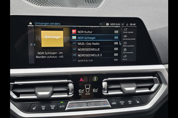 BMW 3 Serie Touring 330e M-Sport Touring Plus | LED | Pano | Trekhaak | Stoelverwarming | Shadow-Line | Park Assist | Driving Assistant | Vol |