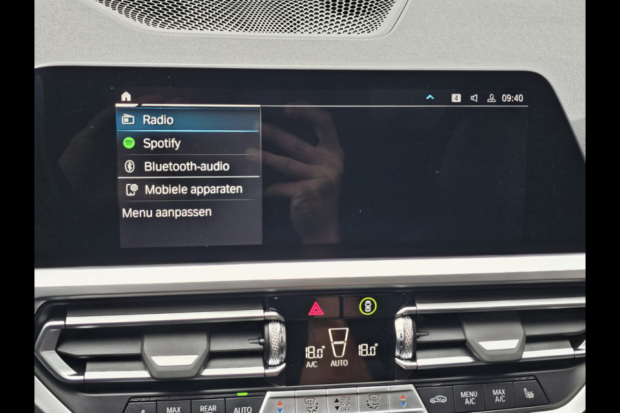 BMW 3 Serie Touring 330e M-Sport Touring Plus | LED | Pano | Trekhaak | Stoelverwarming | Shadow-Line | Park Assist | Driving Assistant | Vol |