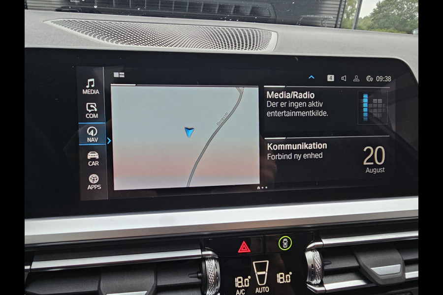 BMW 3 Serie Touring 330e M-Sport Touring Plus | LED | Pano | Trekhaak | Stoelverwarming | Shadow-Line | Park Assist | Driving Assistant | Vol |