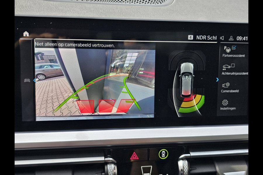 BMW 3 Serie Touring 330e M-Sport Touring Plus | LED | Pano | Trekhaak | Stoelverwarming | Shadow-Line | Park Assist | Driving Assistant | Vol |